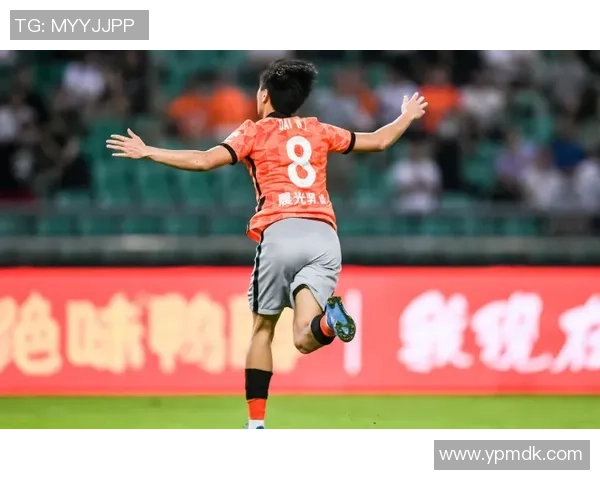 德国足球新星亚当斯:速度与技术的完美结合,未来之星崛起 德国足球新星亚当斯:速度与技术的完美结合,未来之星崛起