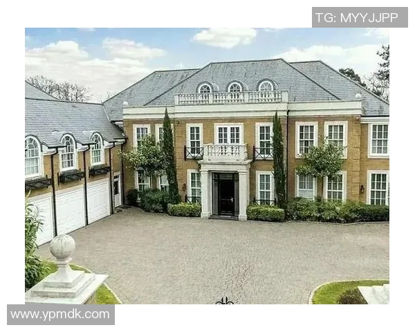 揭秘足球巨星豪宅内景：奢华设计与独特风格的完美融合