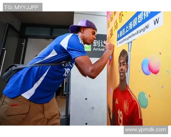 足球明星生日庆典：回顾传奇球员的成长轨迹与精彩瞬间