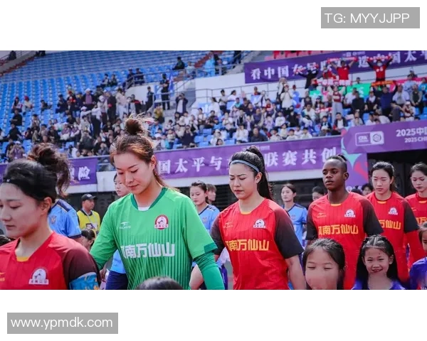 足球球星为何深深热爱中国球迷与文化背后的真正原因解析