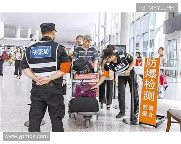 足球球星机场安检遭遇特殊待遇 粉丝热议背后原因与明星影响力